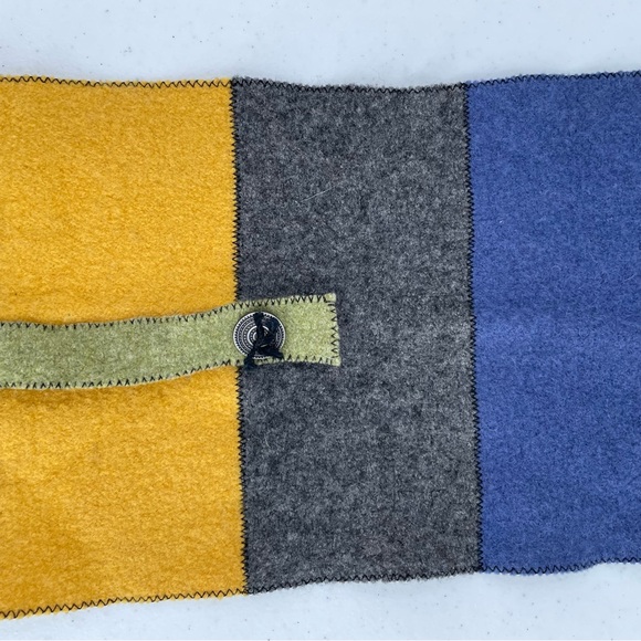 Tamara’s 100% Wool Made in USA Piecework Wrap Button Accented Whipstitched Scarf - Picture 4 of 12